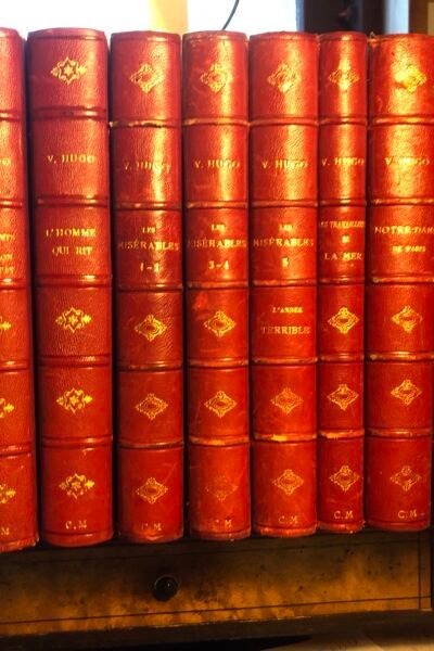 12 volumes d’une partie de l’œuvre de Victor Hugo – Victor Hugo – 1906