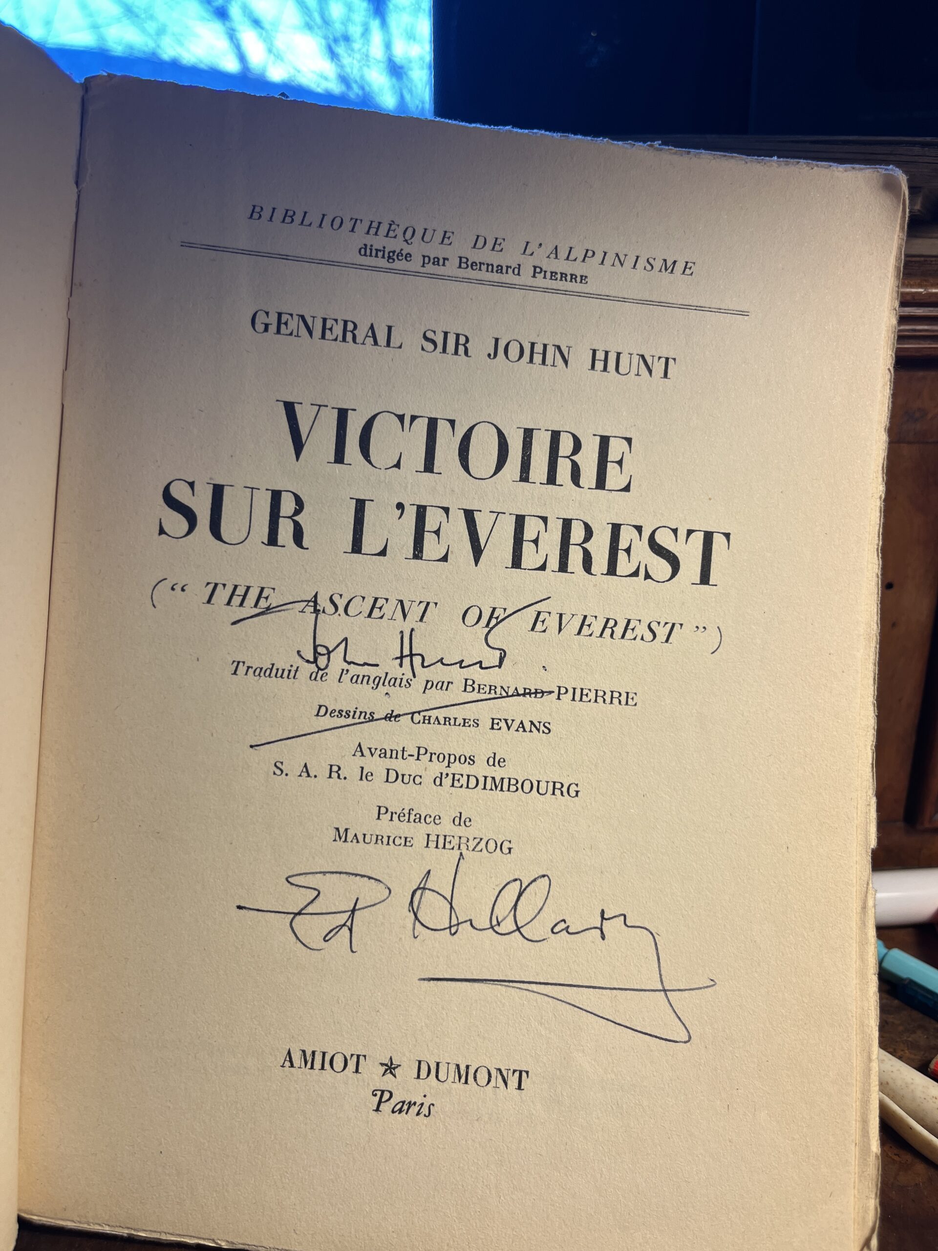 Victoire sur l'Everest - General Sir John Hunt - 1953 (Dédicacé par Hillary et Hunt ) – Image 2