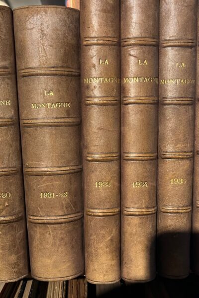 La Montagne 11 volumes reliés : Années 1929 à 1945 – CLUB ALPIN FRANCAIS – 1945